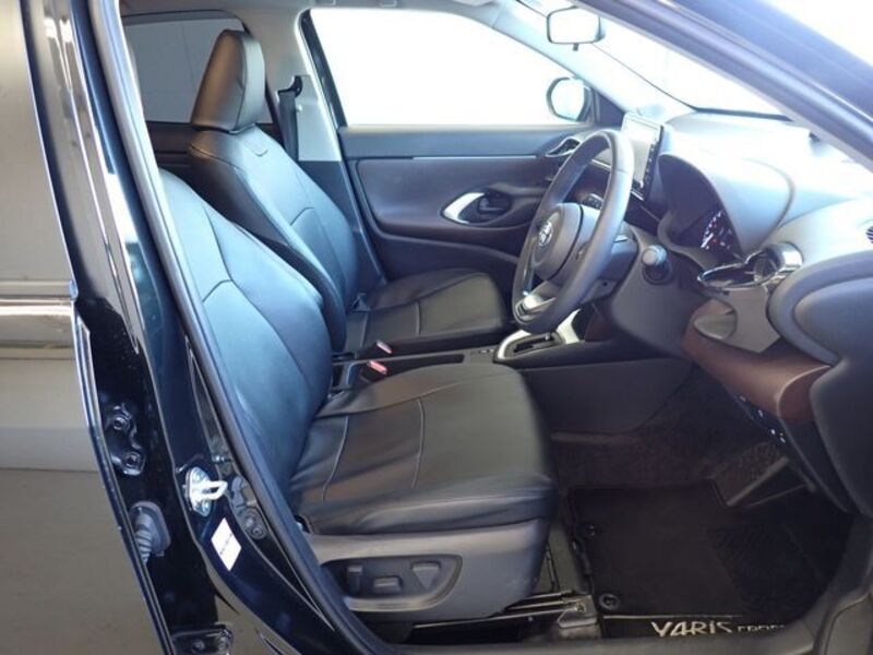 YARIS CROSS