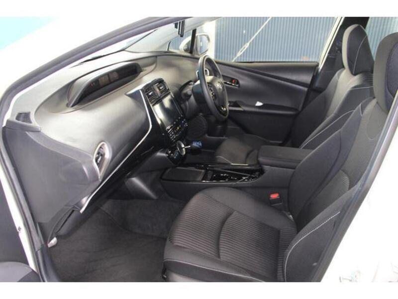 PRIUS PHV