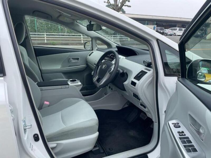 PRIUS ALPHA