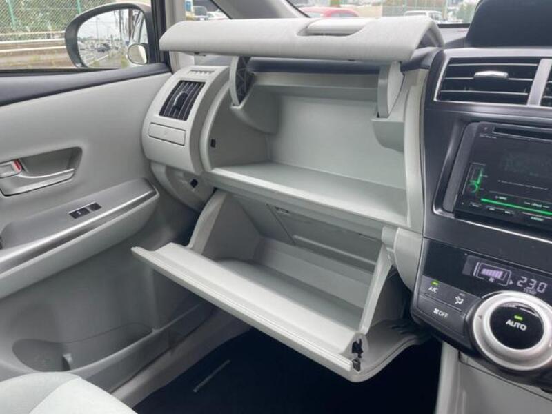 PRIUS ALPHA
