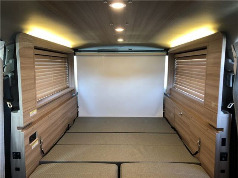 CARAVAN VAN