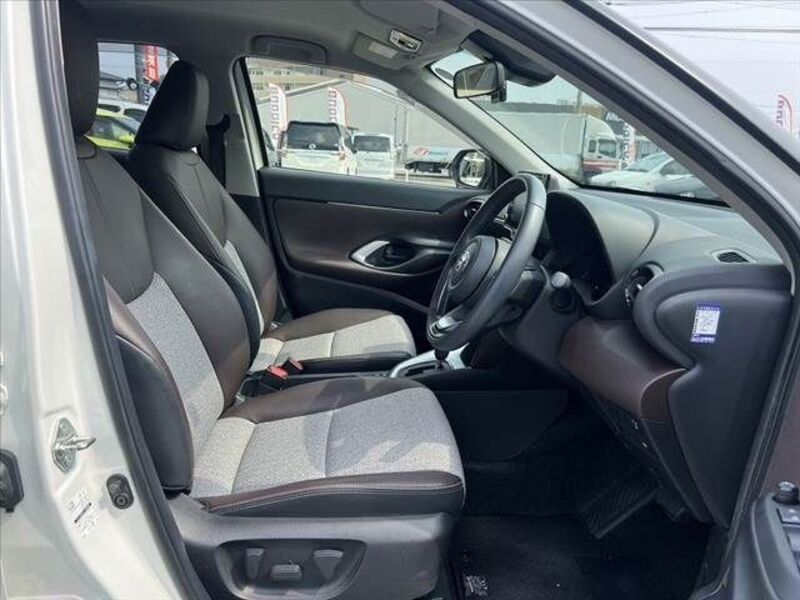 YARIS CROSS