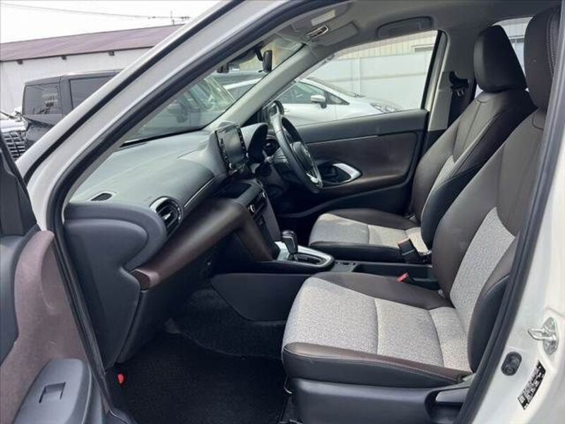 YARIS CROSS