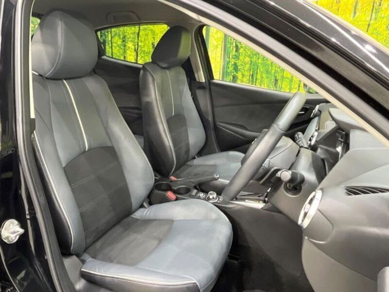 MAZDA2