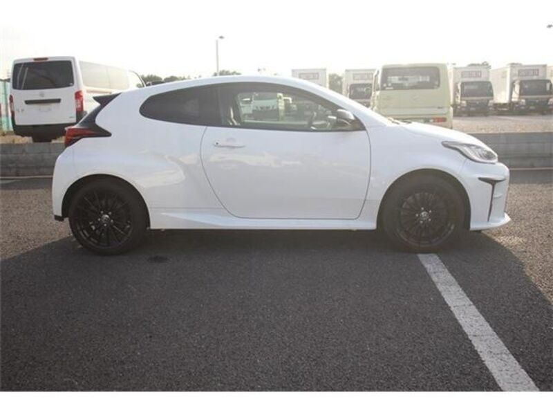GR YARIS