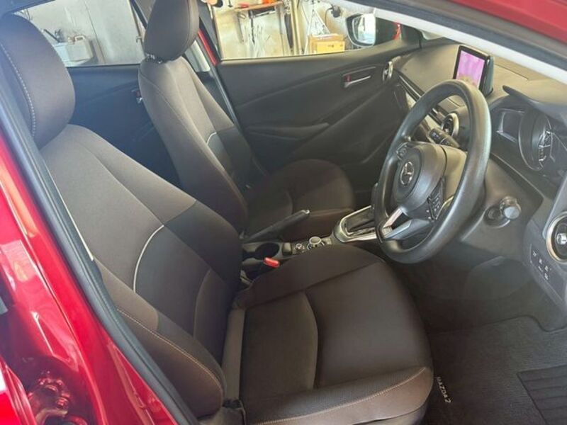 MAZDA2