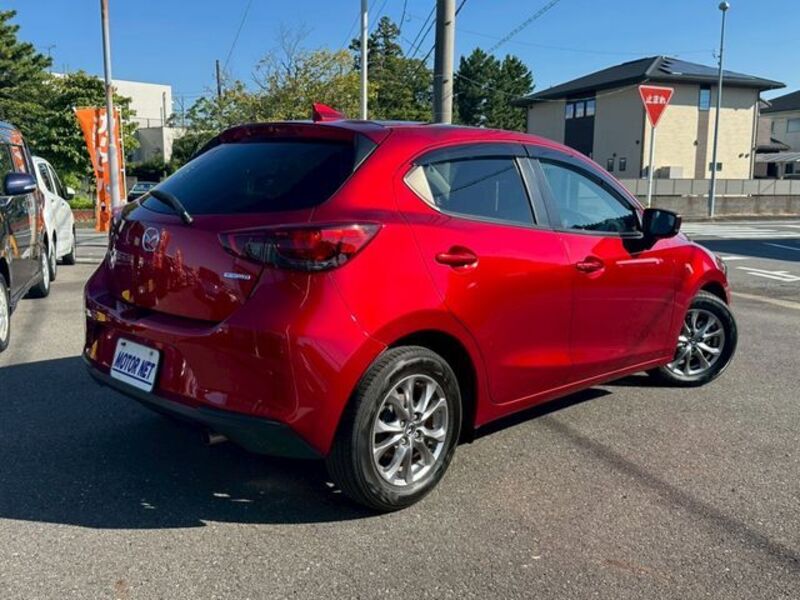 MAZDA2