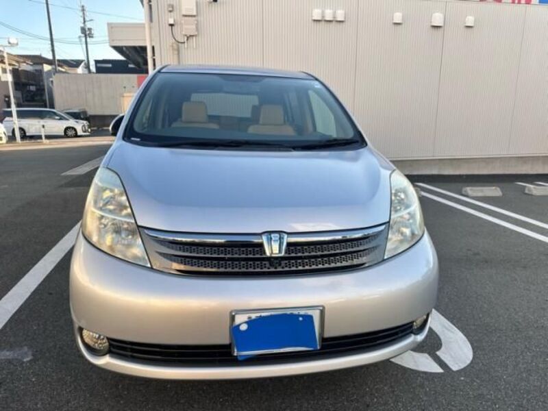 TOYOTA ISIS