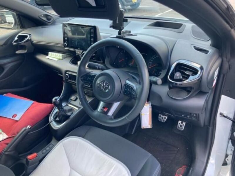 GR YARIS