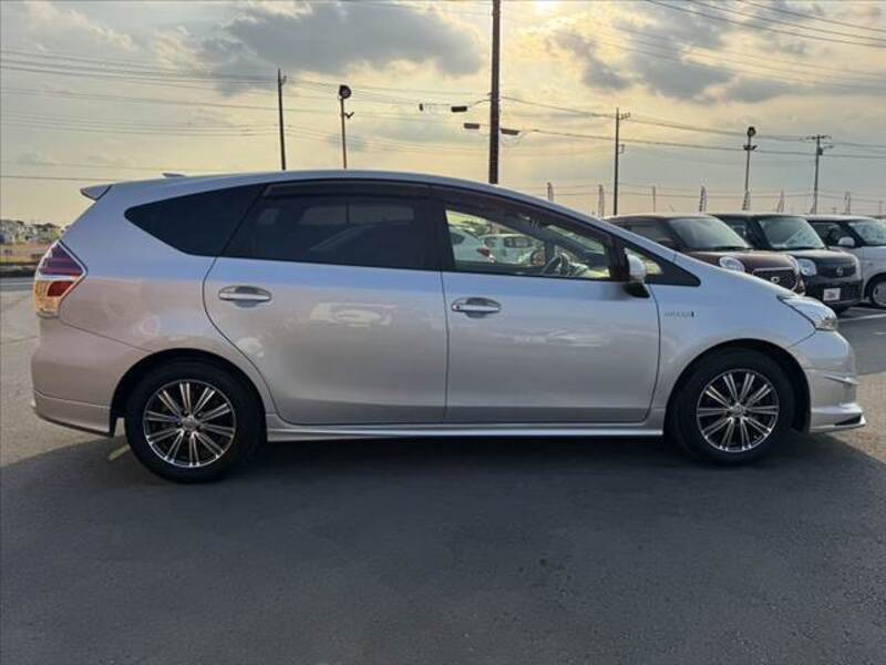 PRIUS ALPHA