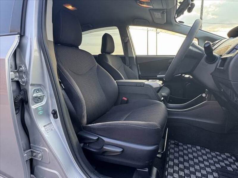 PRIUS ALPHA