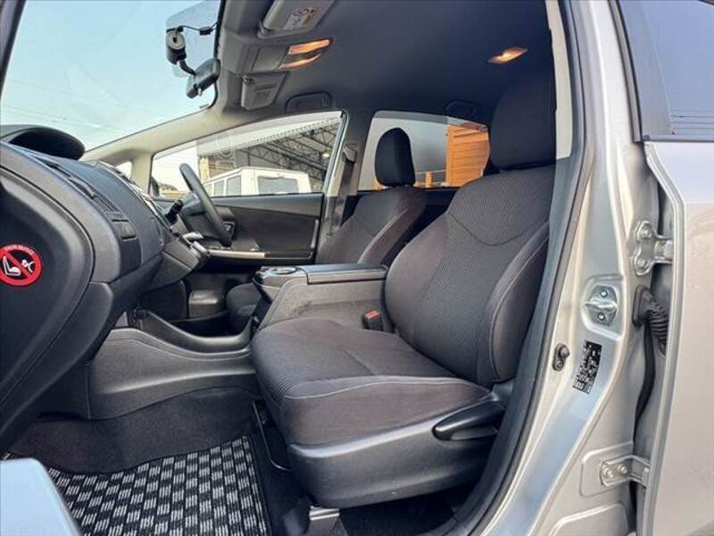 PRIUS ALPHA