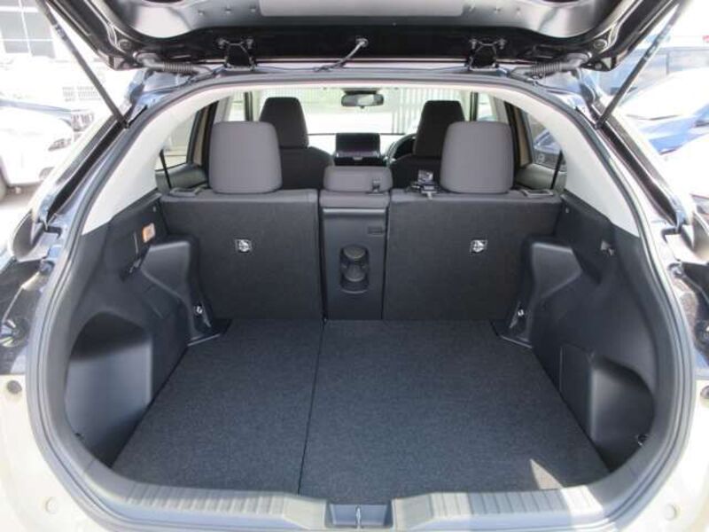 YARIS CROSS
