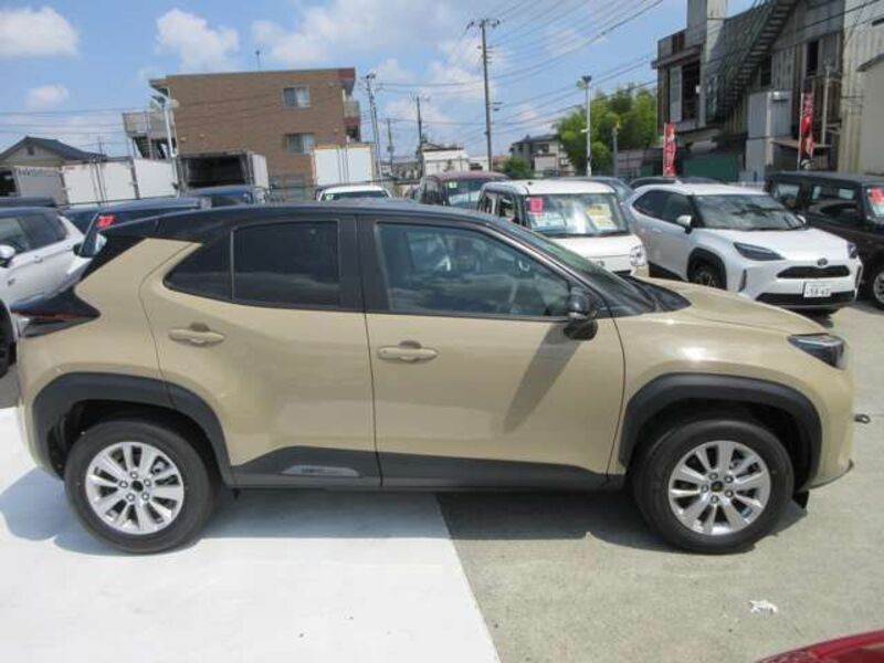 YARIS CROSS