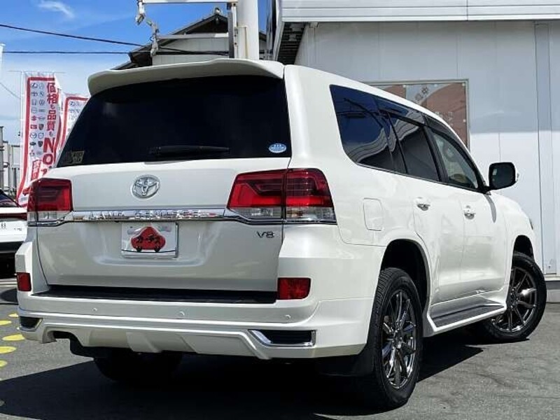 LAND CRUISER