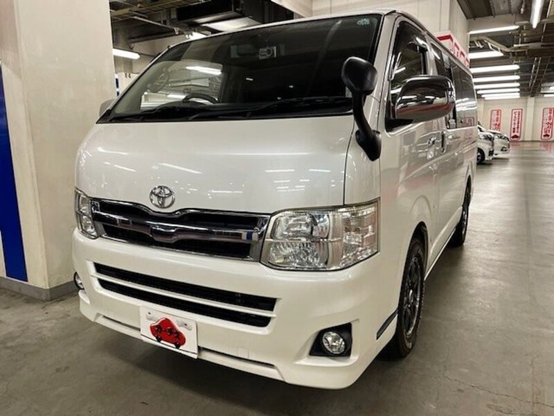 TOYOTA HIACE VAN