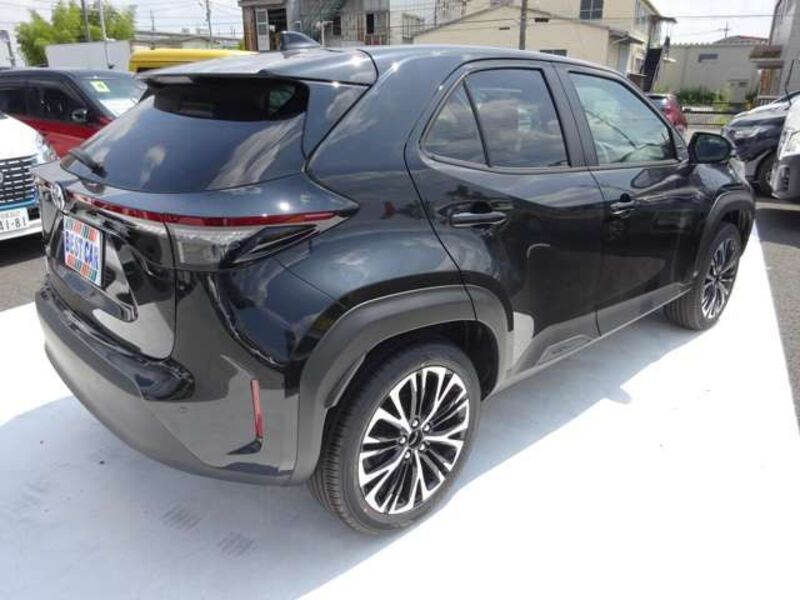 YARIS CROSS