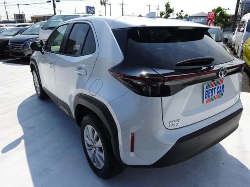 YARIS CROSS