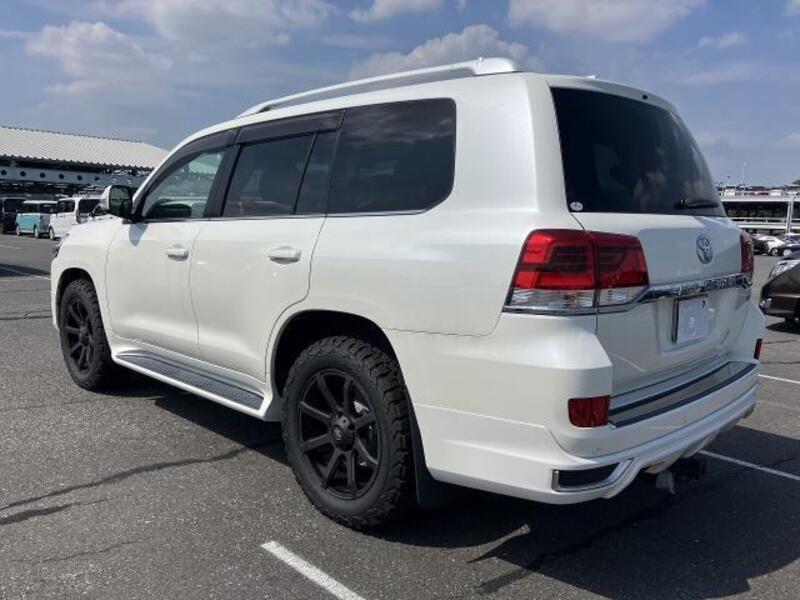 LAND CRUISER