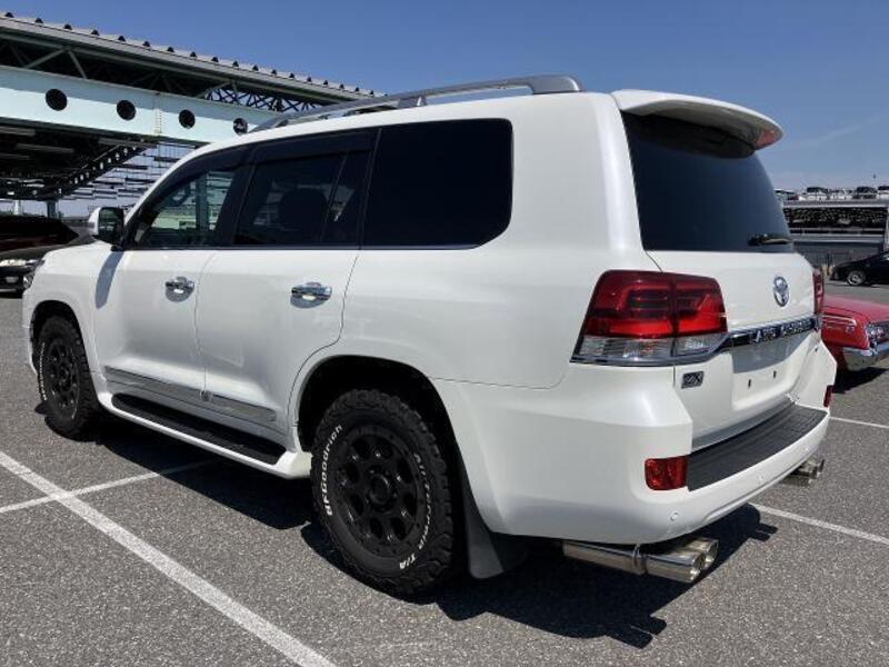 LAND CRUISER