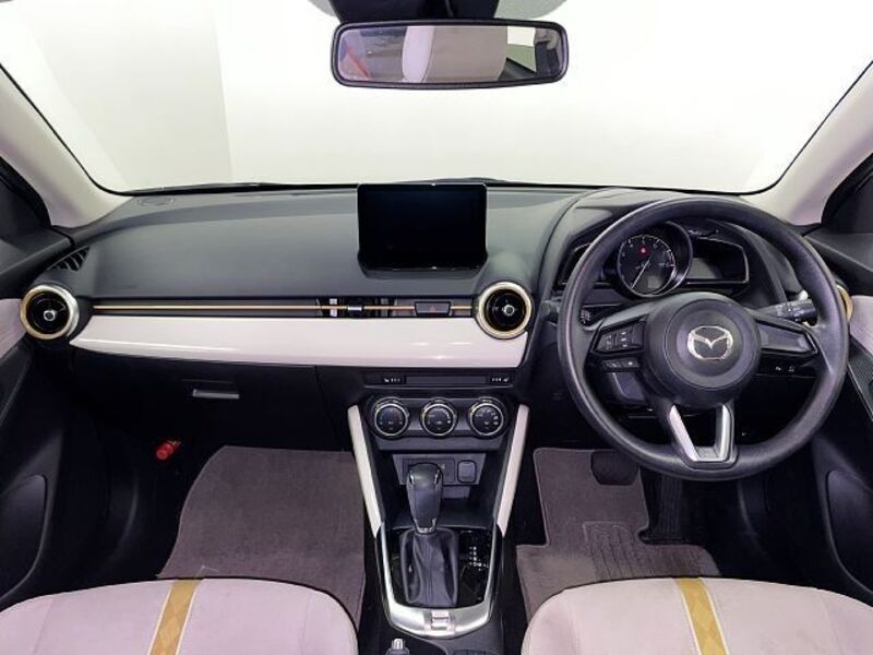 MAZDA2
