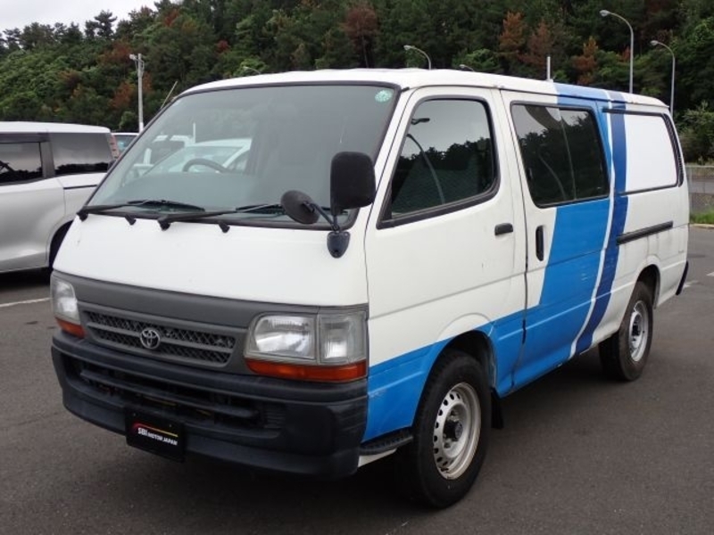 TOYOTA HIACE