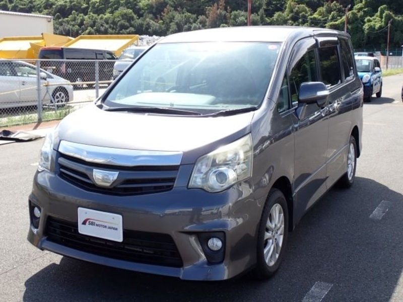 TOYOTA NOAH