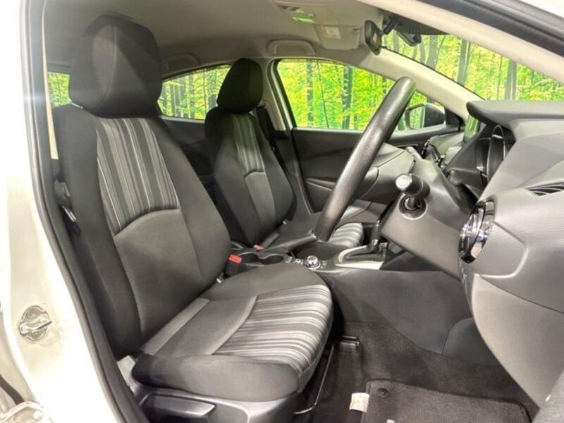 MAZDA2