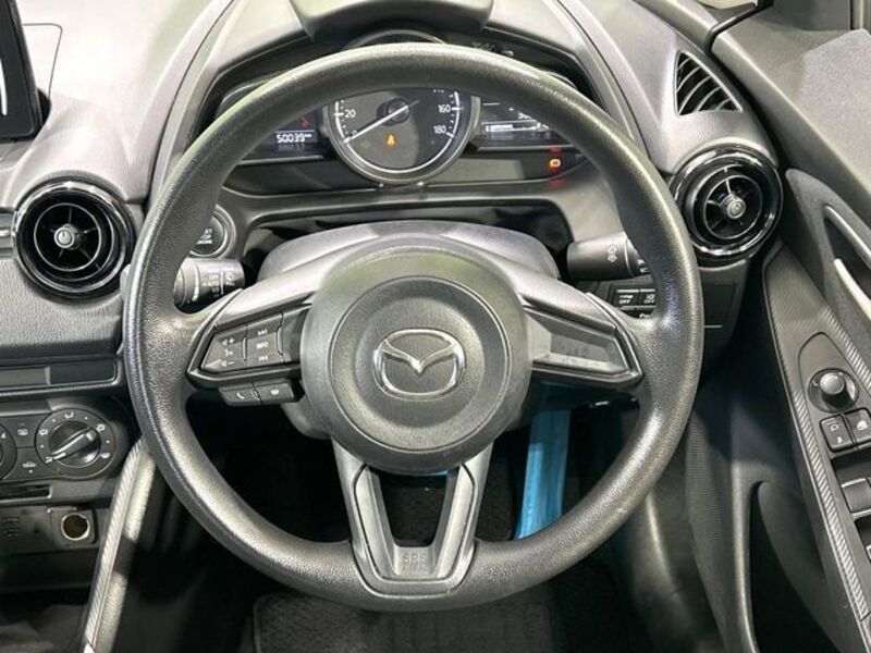MAZDA2