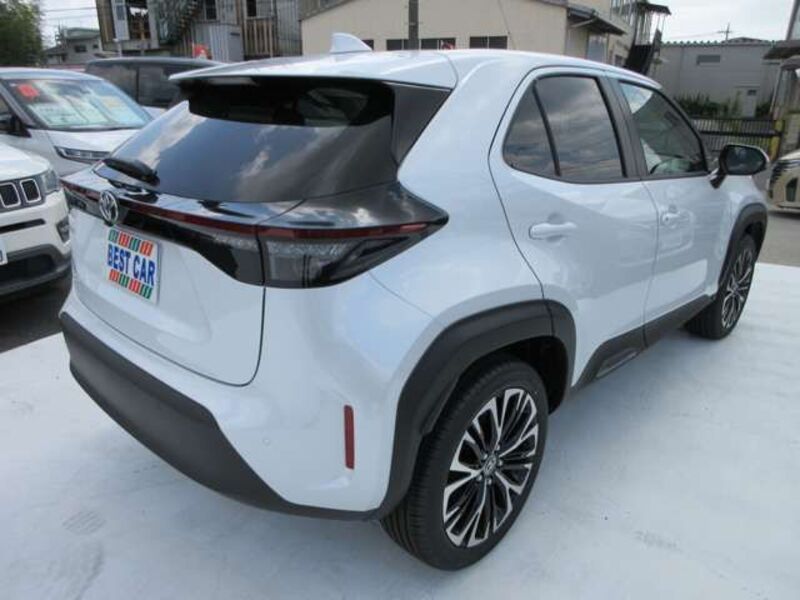 YARIS CROSS