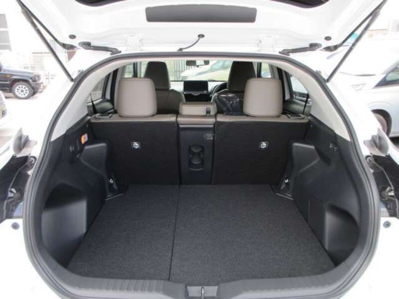 YARIS CROSS