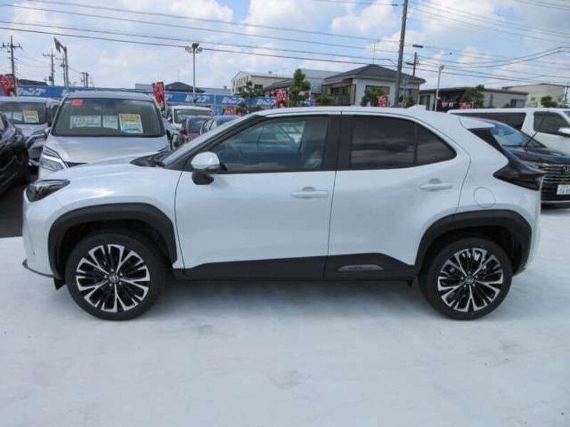 YARIS CROSS