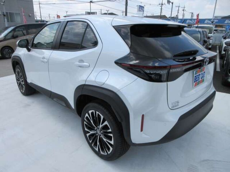 YARIS CROSS