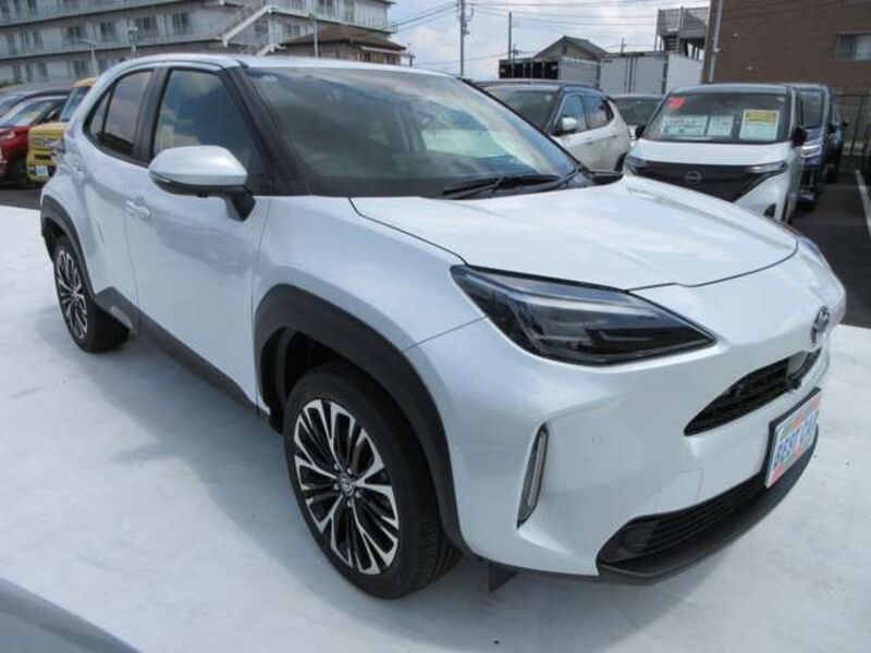 YARIS CROSS