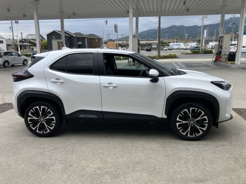 YARIS CROSS