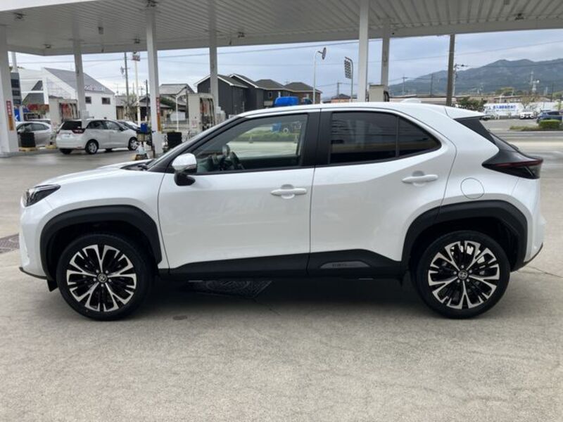 YARIS CROSS