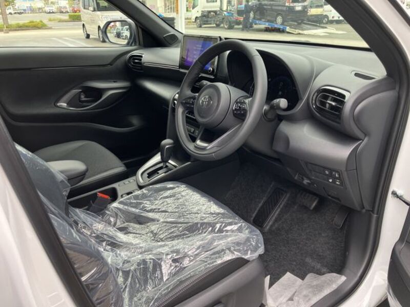 YARIS CROSS