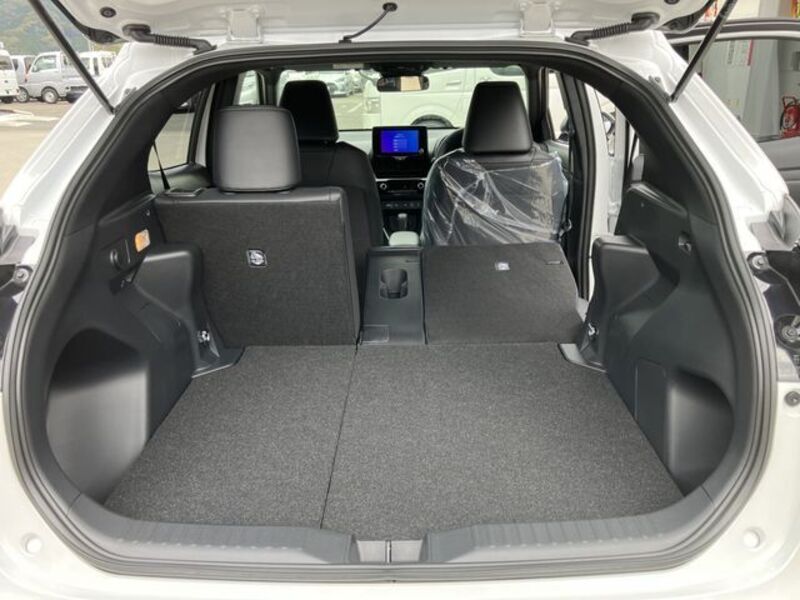 YARIS CROSS