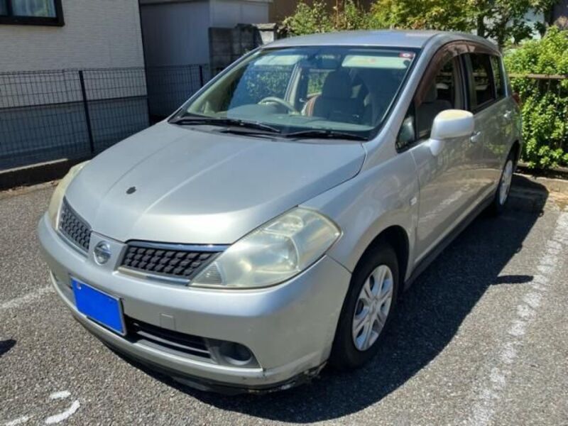 NISSAN TIIDA