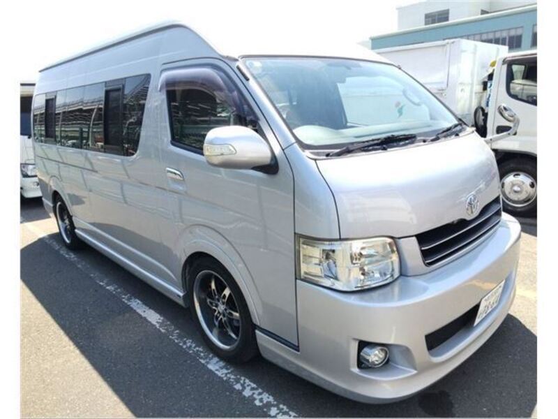 TOYOTA HIACE