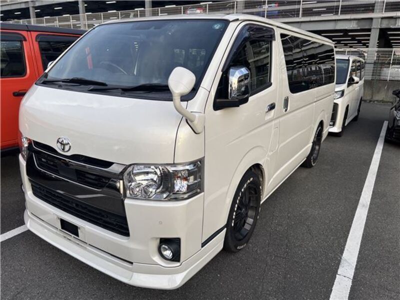TOYOTA HIACE