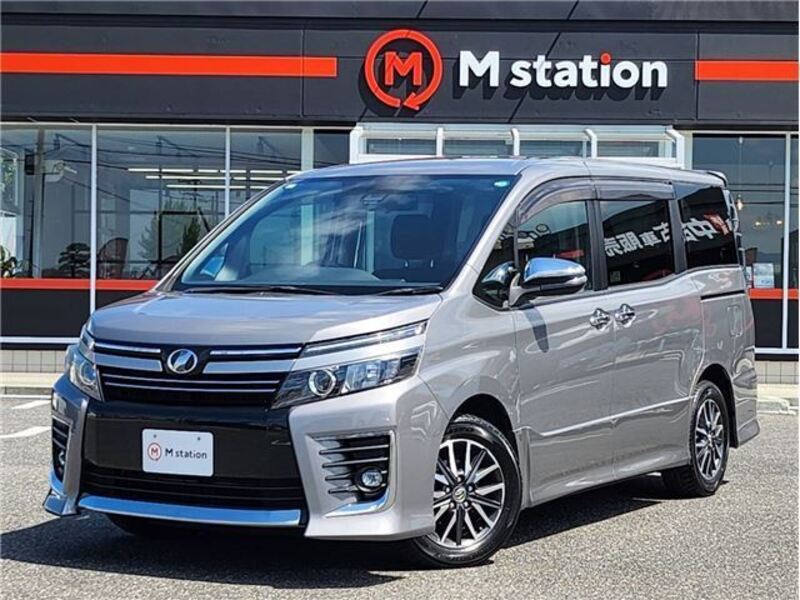 TOYOTA VOXY
