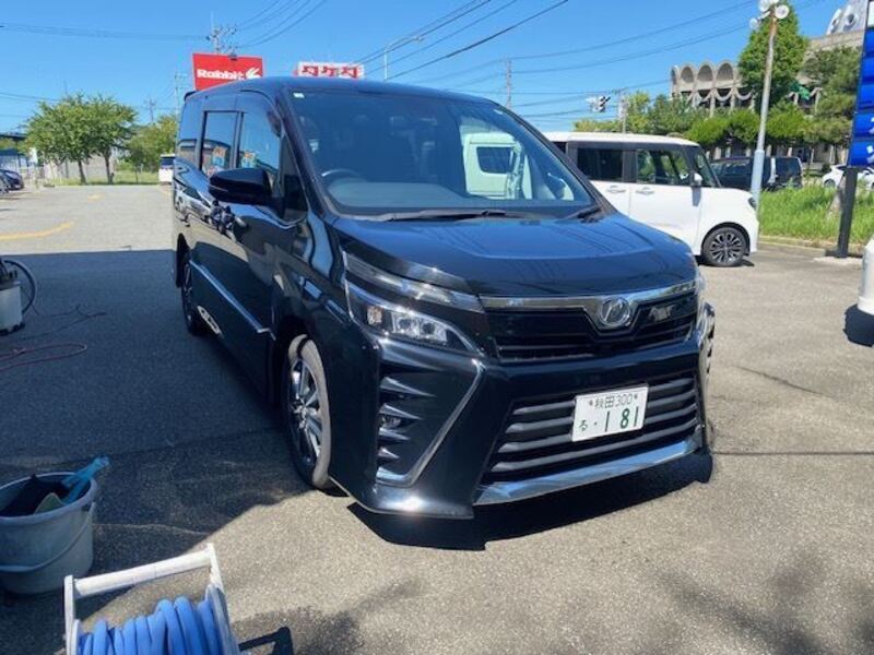TOYOTA VOXY