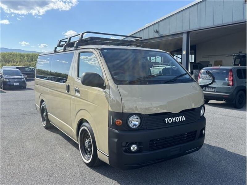 TOYOTA HIACE VAN