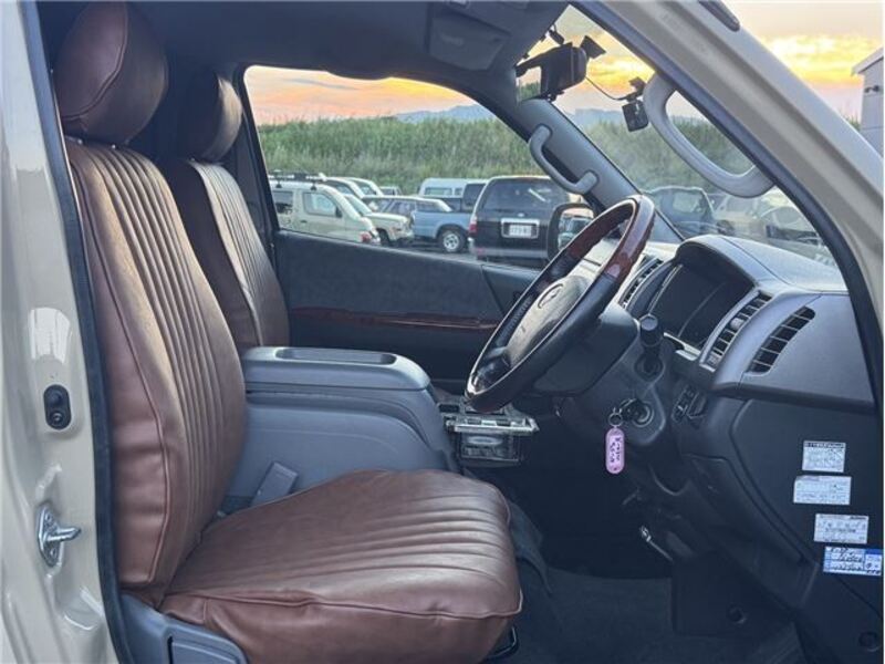 HIACE VAN