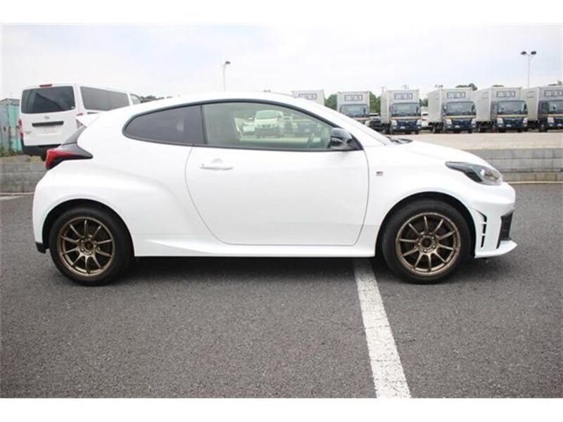 GR YARIS