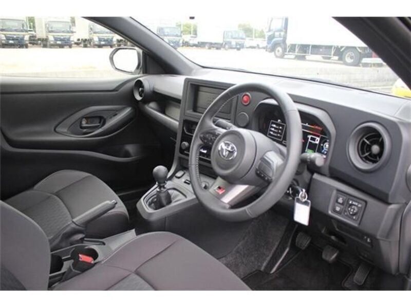 GR YARIS