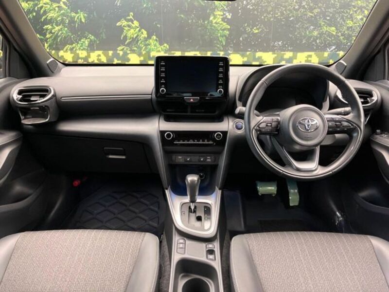 YARIS CROSS
