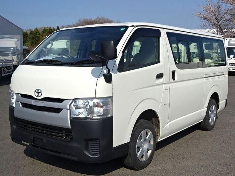 TOYOTA HIACE