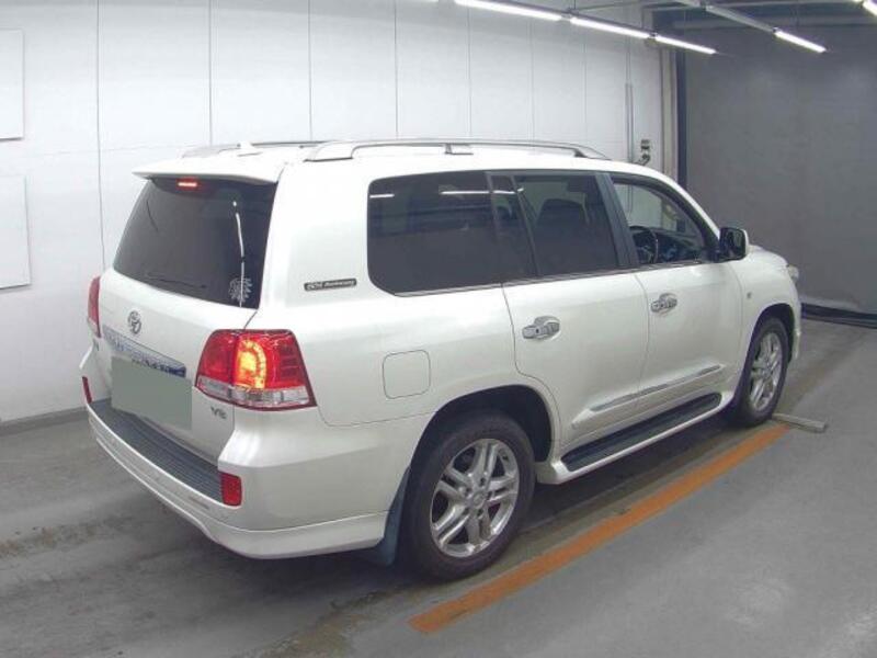 LAND CRUISER